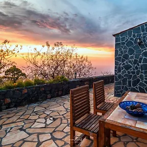 Sunset And Stars Stone House Casa rural